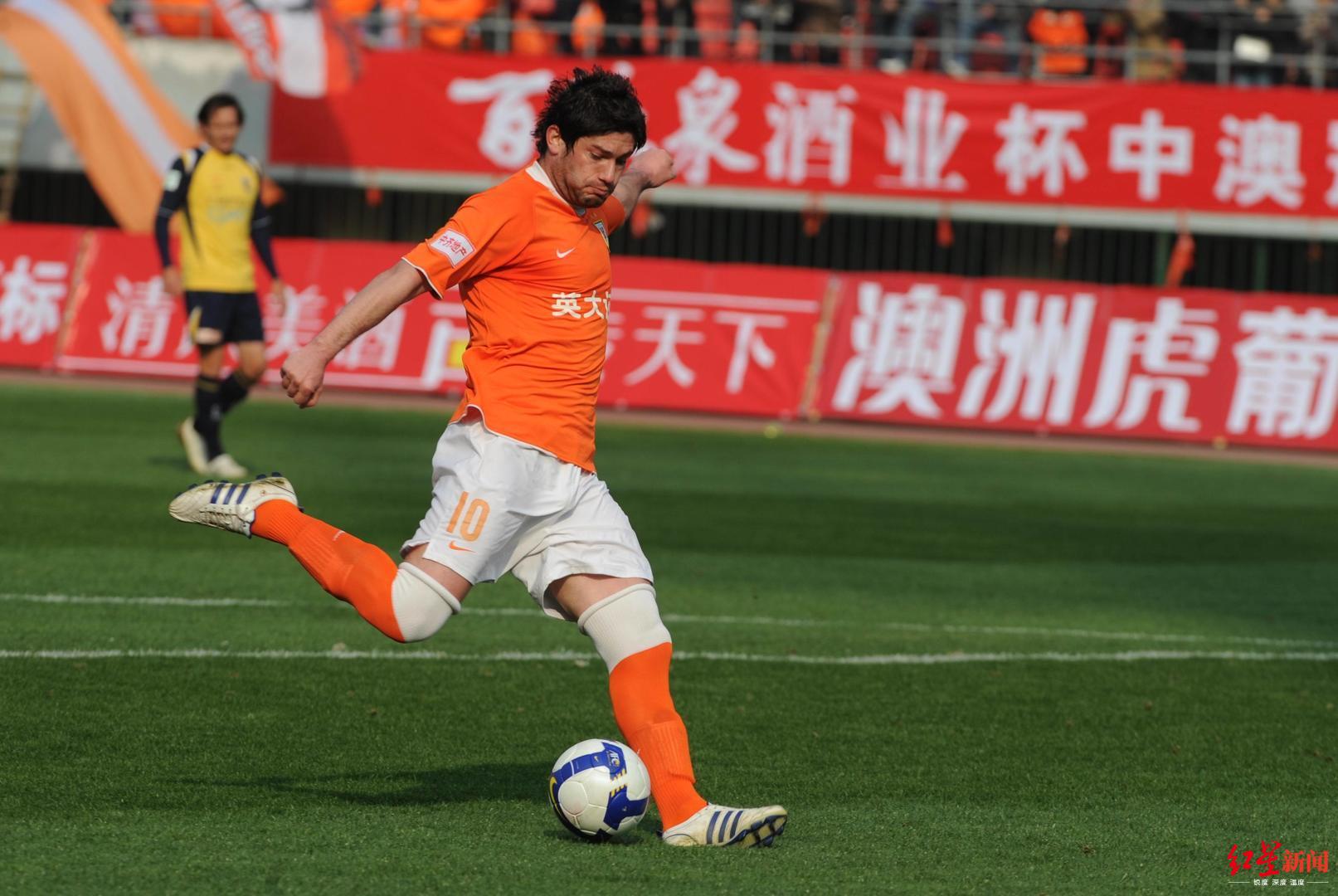 在2008赛季,米利安加盟了山东鲁能。图据 IC Photo