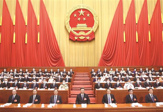 5月22日，第十三届全国人民代表大会第三次会议在北京人民大会堂开幕。党和国家领导人习近平、李克强、汪洋、王沪宁、赵乐际、韩正、王岐山等出席，栗战书主持大会。 新华社记者 鞠鹏 摄