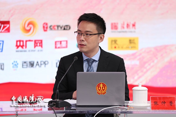 中央广播电视总台央视新闻主持人 张仲鲁现场媒体记者现场同步解读