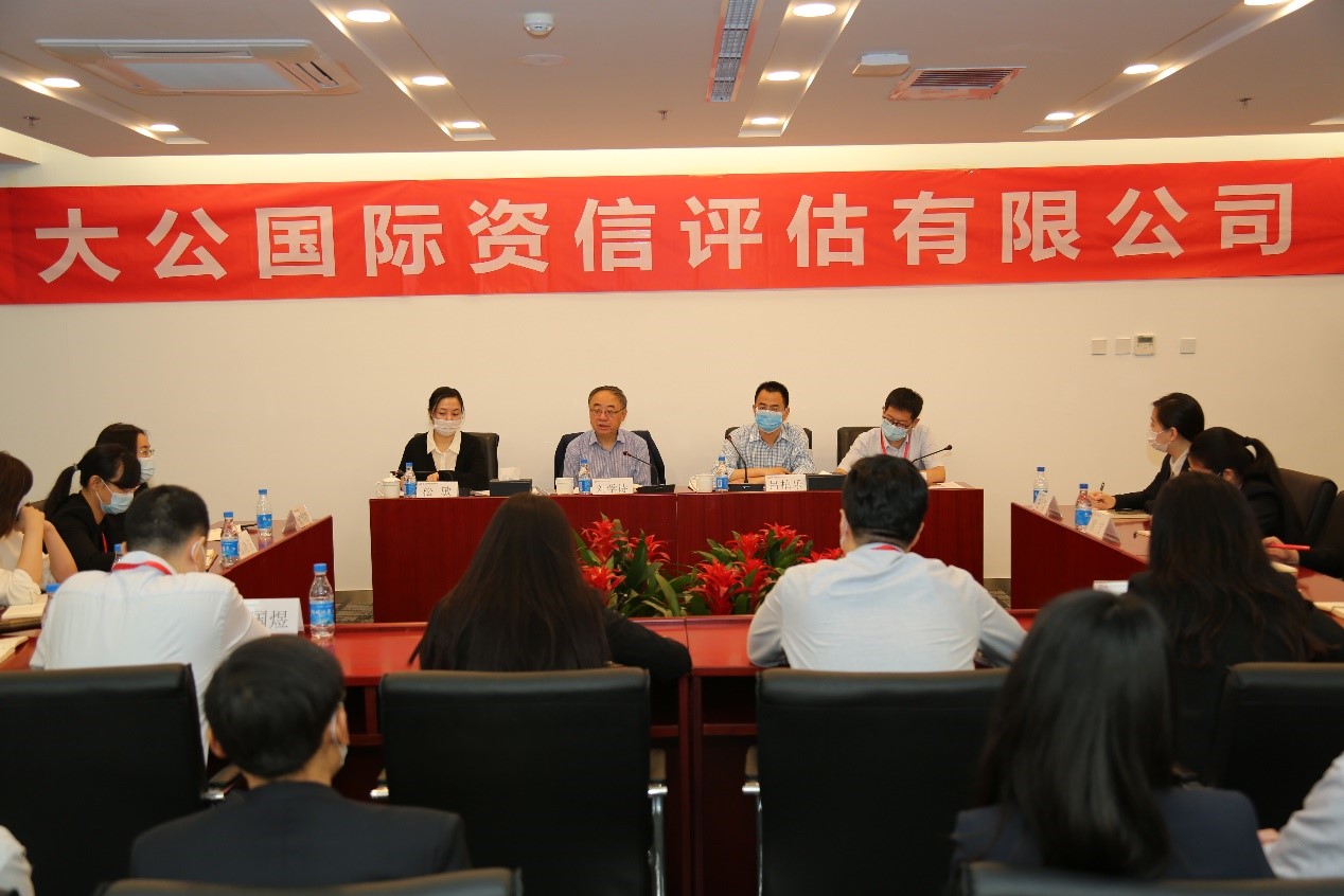 刘学诗与大公国际骨干员工座谈