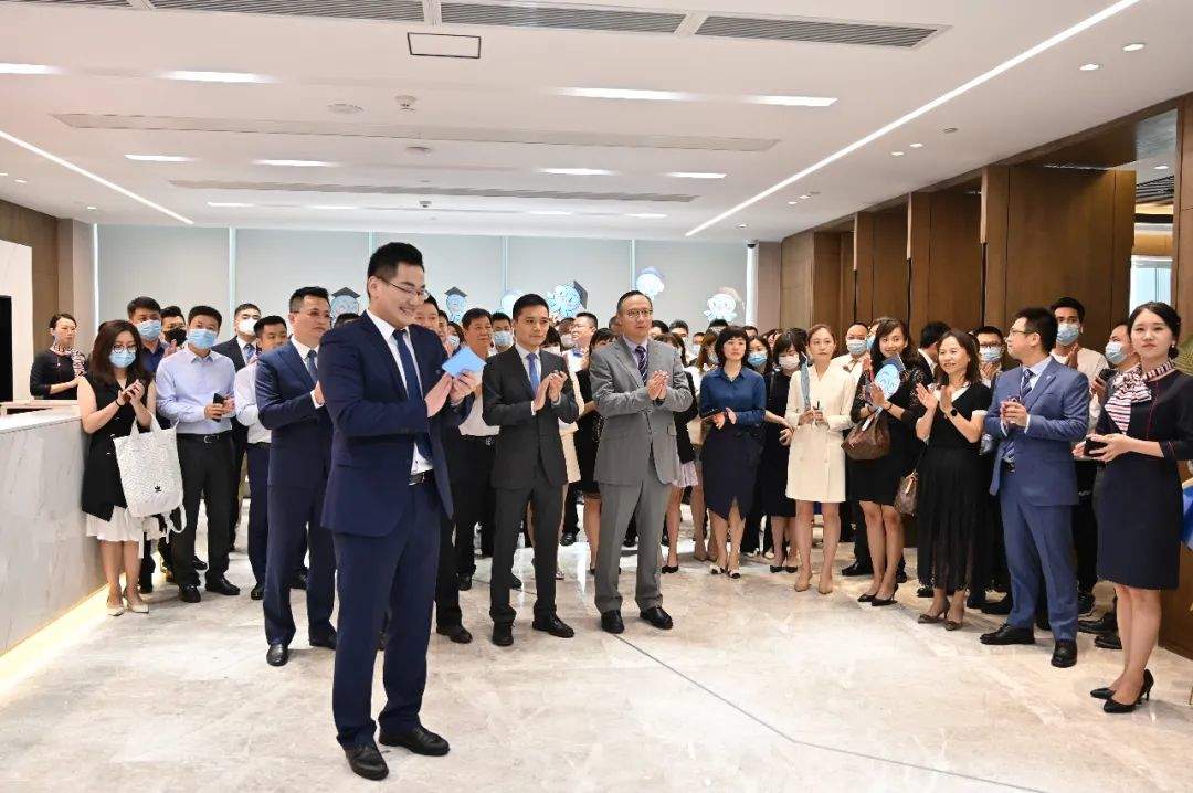 银行部总经理陈鸿杰,深圳债券融资部总经理杨杰,海富通基金副总裁魏峻