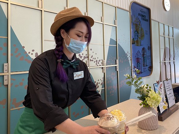 在上海市中心你如何能30秒买到一杯星巴克上海买吃逛