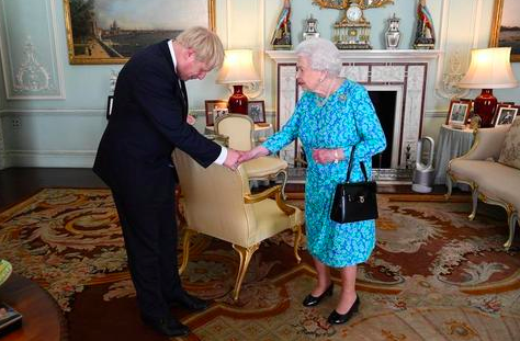 ▲英首相与伊丽莎白二世女王（资料图：路透社）