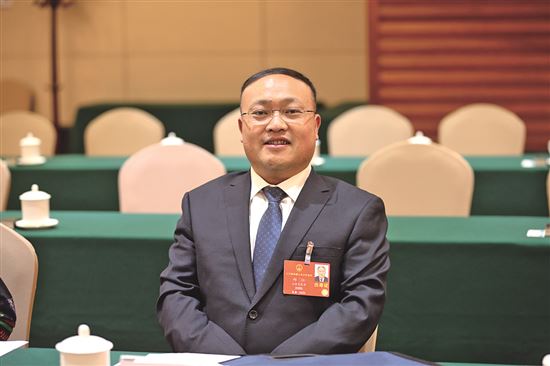 云南全国人大代表邱江希望尽快修订出台收费公路管理条例图