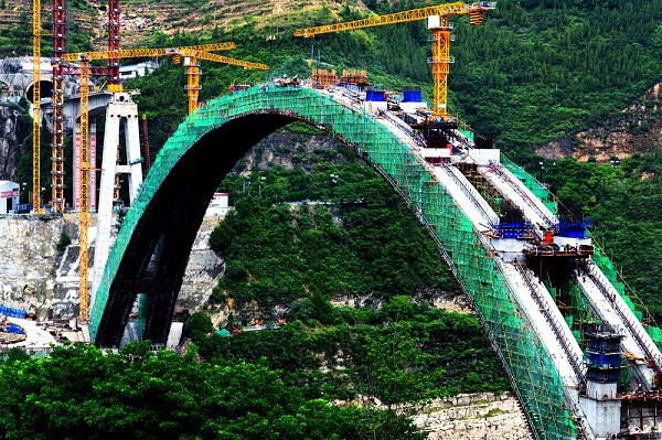 重庆郑万高铁梅溪河双线特大桥拱圈双合龙图