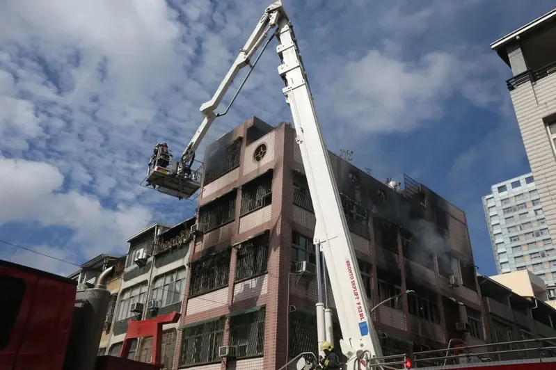 台湾高雄一五层建筑物发生火灾，一家5口遇难