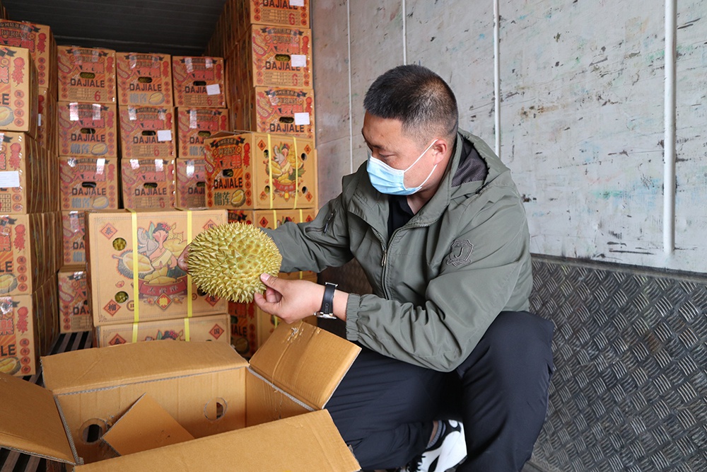 正在验货的小宝