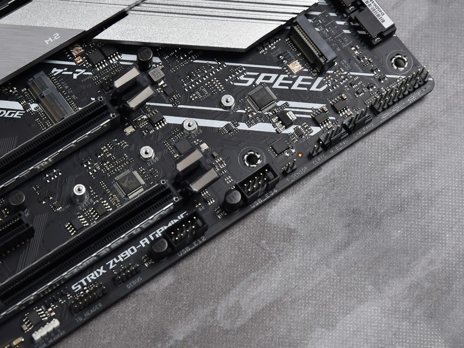 二次元吹雪华硕rogstrixz490agaming图赏