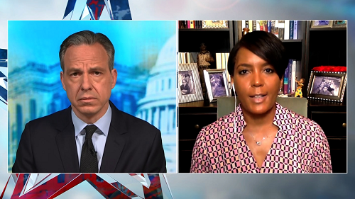 △亚特兰大市长凯莎·兰斯·博顿斯接受采访