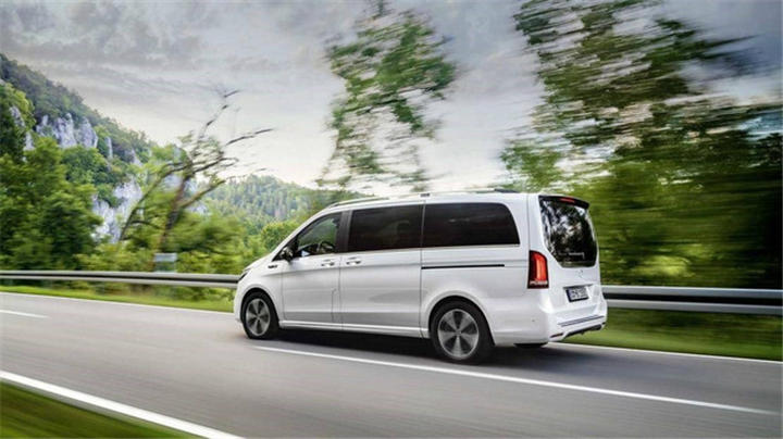 奔驰EQV路试图曝光！纯电家族新成员竟是MPV？