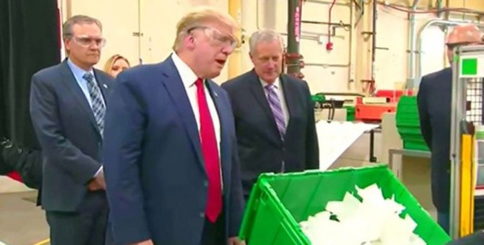 特朗普为参观工厂不戴口罩辩解他们老板说我不用戴