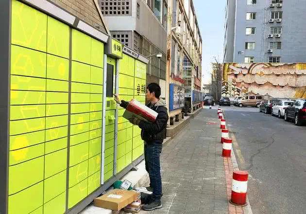 顺丰蜂巢收购中邮速递易坐稳快递柜一哥