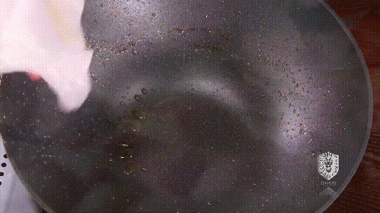 △清洗方便，水一冲，布擦一擦就干净了△