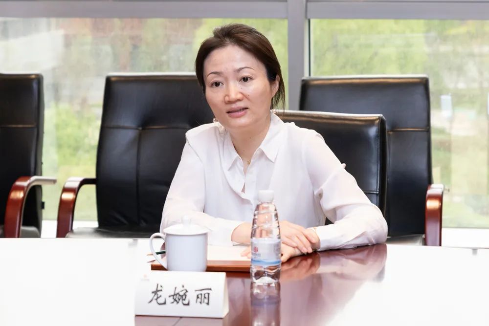 静安区副区长龙婉丽一行调研市北高新园区