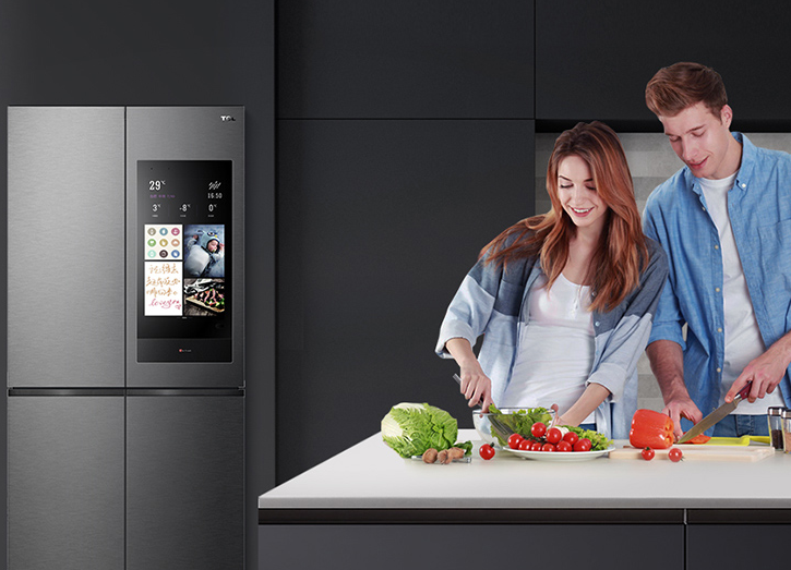 tclc5冰箱神奇体验智能化有一张大屏的脸