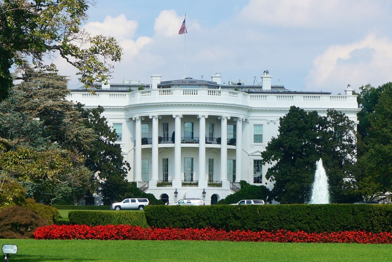 美国白宫敦促职员远离白宫