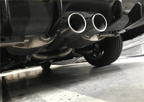 大包围+中置双排气！国产两厢思域高清实车谍照曝光