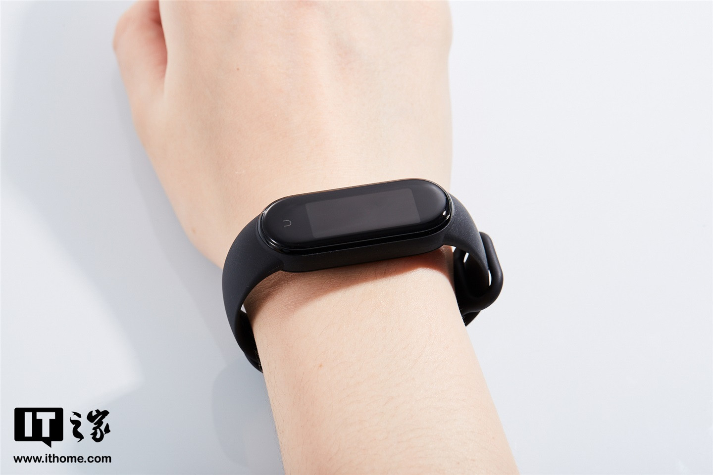 it之家开箱小米手环5nfc版图赏动态彩显大屏
