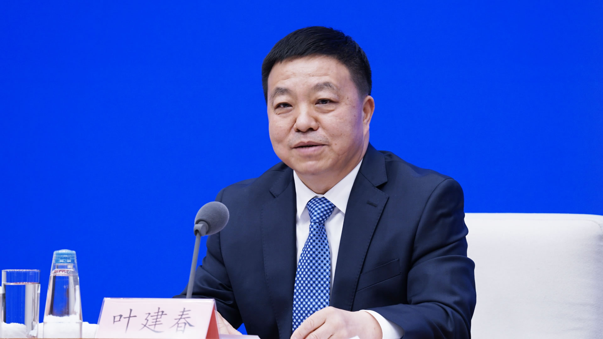 水利部副部长叶建春在答问时说,山洪灾害伤亡人数占洪涝灾害伤亡人数