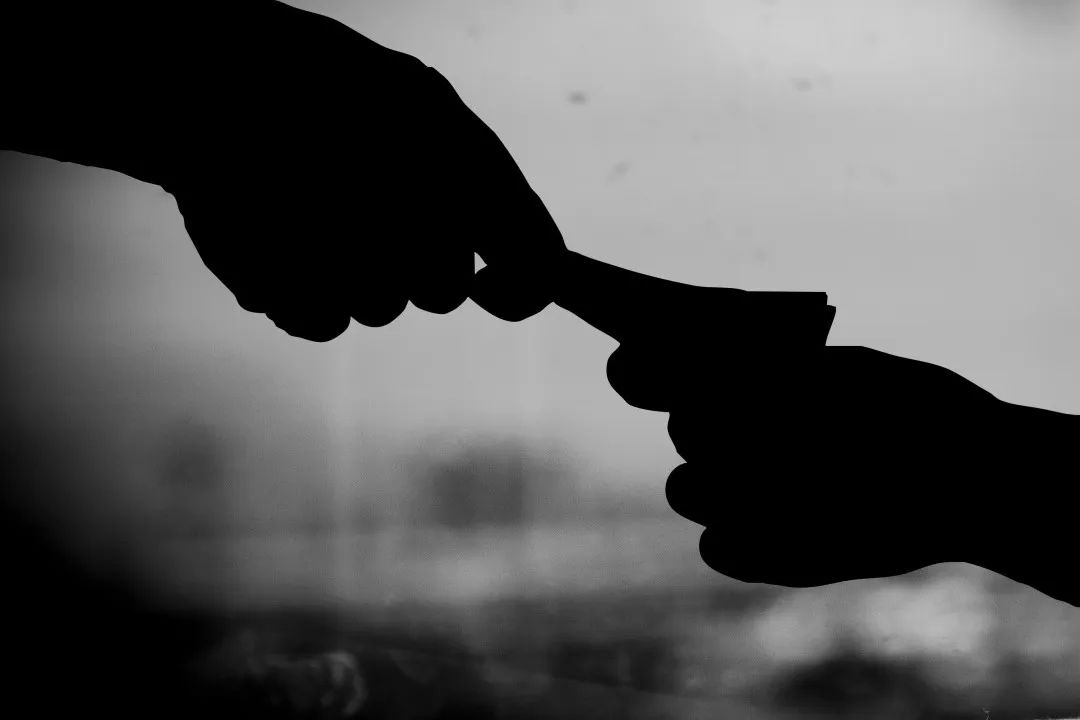 案时,涉案的15个单位和个人中,陈族远再次以5000万元行贿数额名列榜首