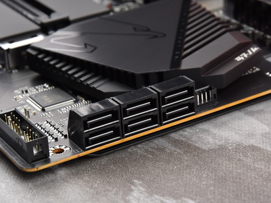 电竞大师技嘉b550aorusmaster图赏