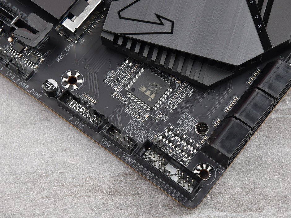 电竞大师技嘉b550aorusmaster图赏