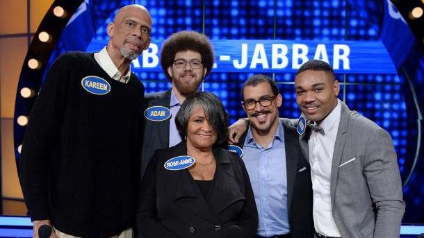 央视美职篮传奇巨星卡里姆·阿卜杜尔·贾巴尔之子被捕