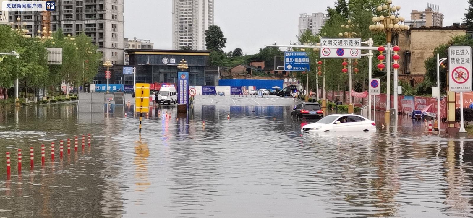 央视受强降雨影响 兰海高速贵州马家湾收费站积水严重临时封闭