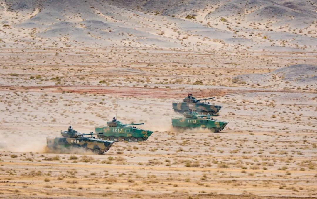 张张是大片带你领略重型合成旅的战斗风格