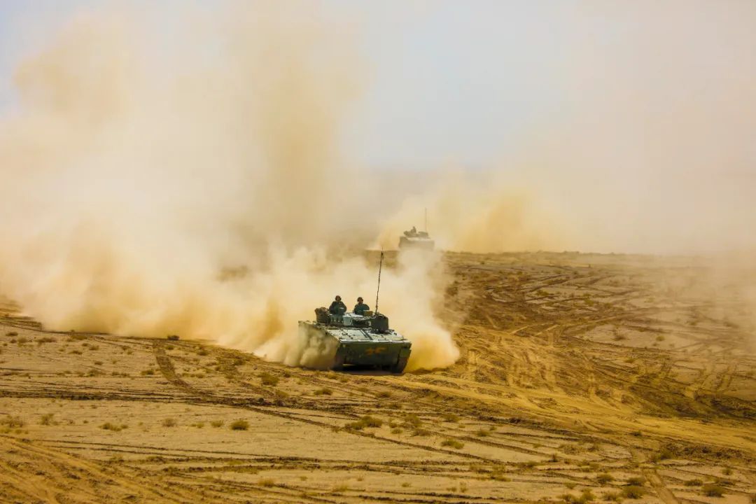 张张是大片带你领略重型合成旅的战斗风格