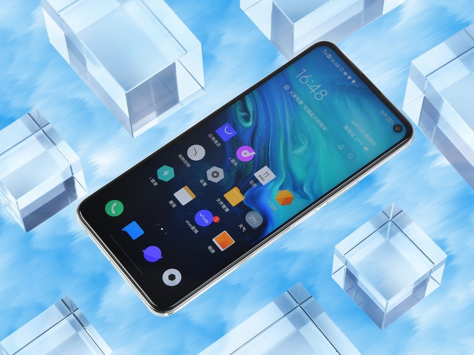 三千元不到就能买骁龙865极昼配色iqooneo3图赏