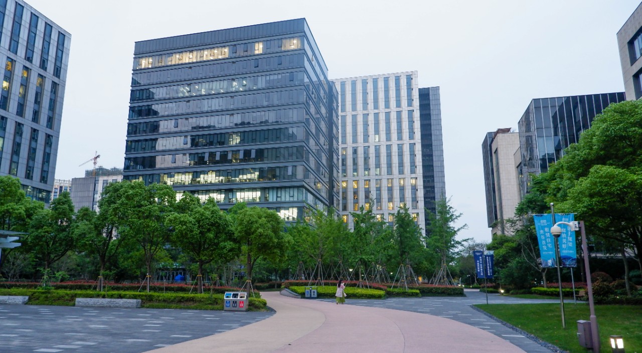 布局特色产业园区建设上海拟两年内打造百家标杆性无人工厂