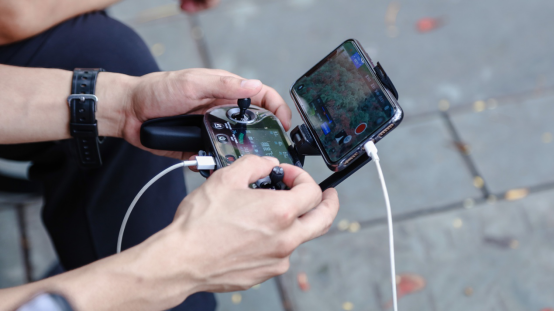 道通智能evo ii成为深圳8k宣介片指定航拍设备