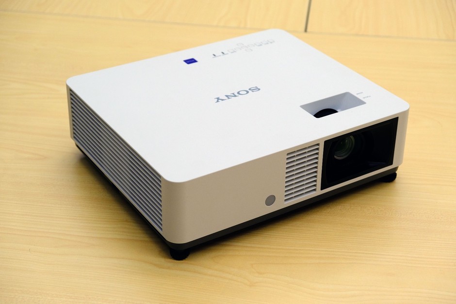 造型方正简约 索尼c500xz激光投影图赏