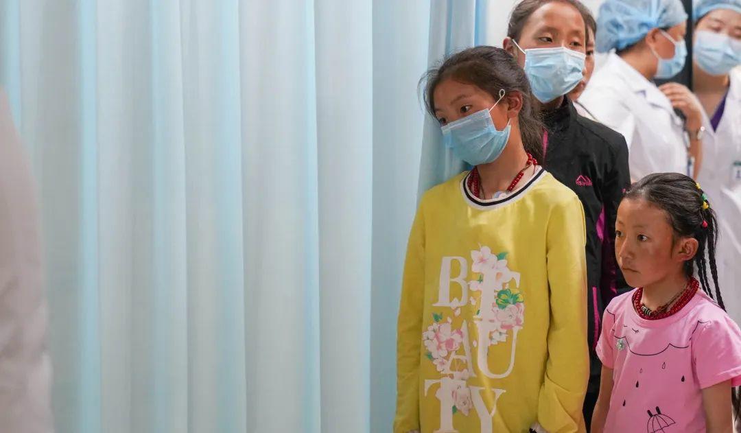 成都商报姐弟俩同患先天性心脏病 12岁姐姐说先救弟弟