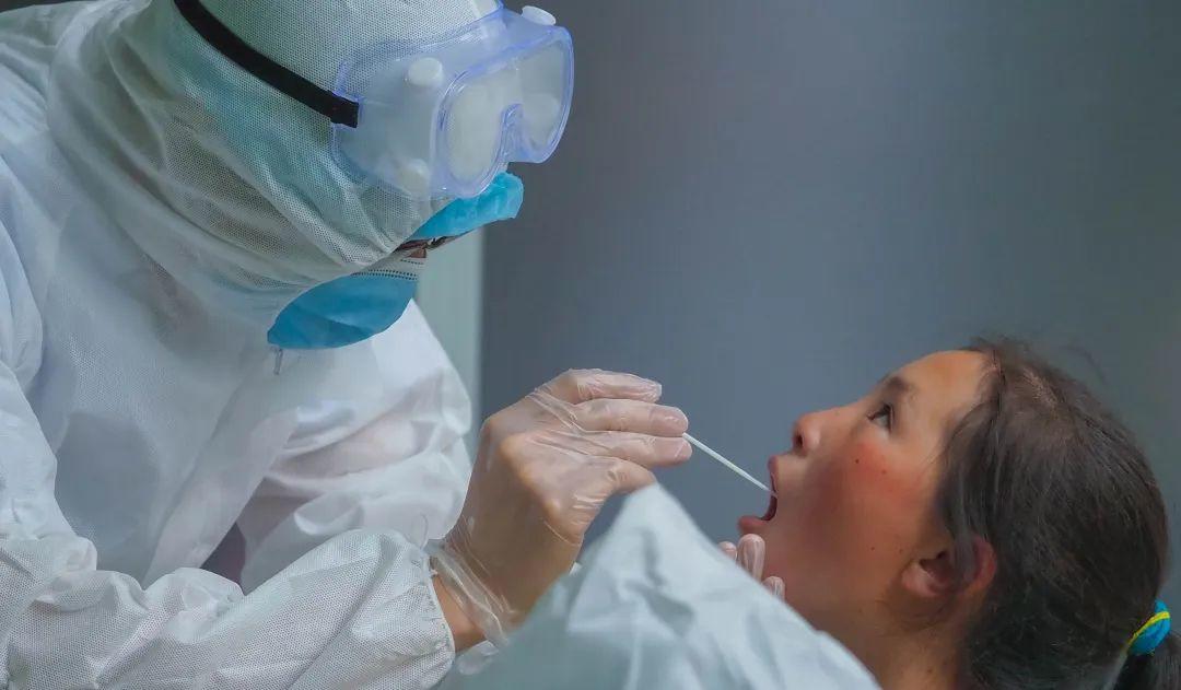 成都商报姐弟俩同患先天性心脏病 12岁姐姐说先救弟弟