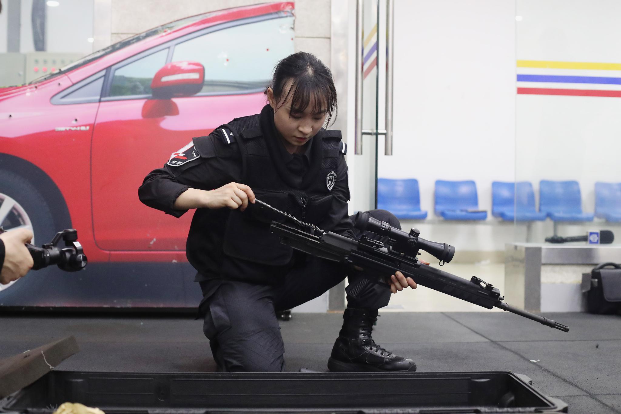 超飒95后女特警突破重围斩获上海公安狙击之王