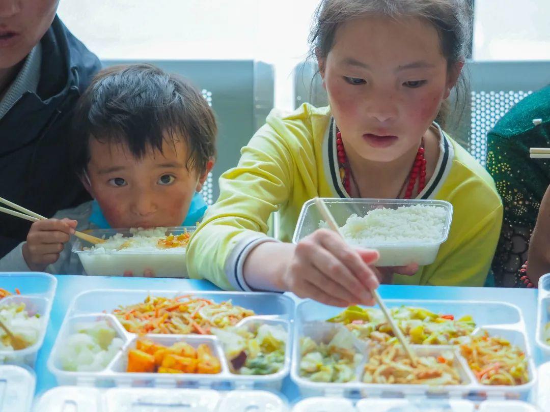 成都商报姐弟俩同患先天性心脏病 12岁姐姐说先救弟弟