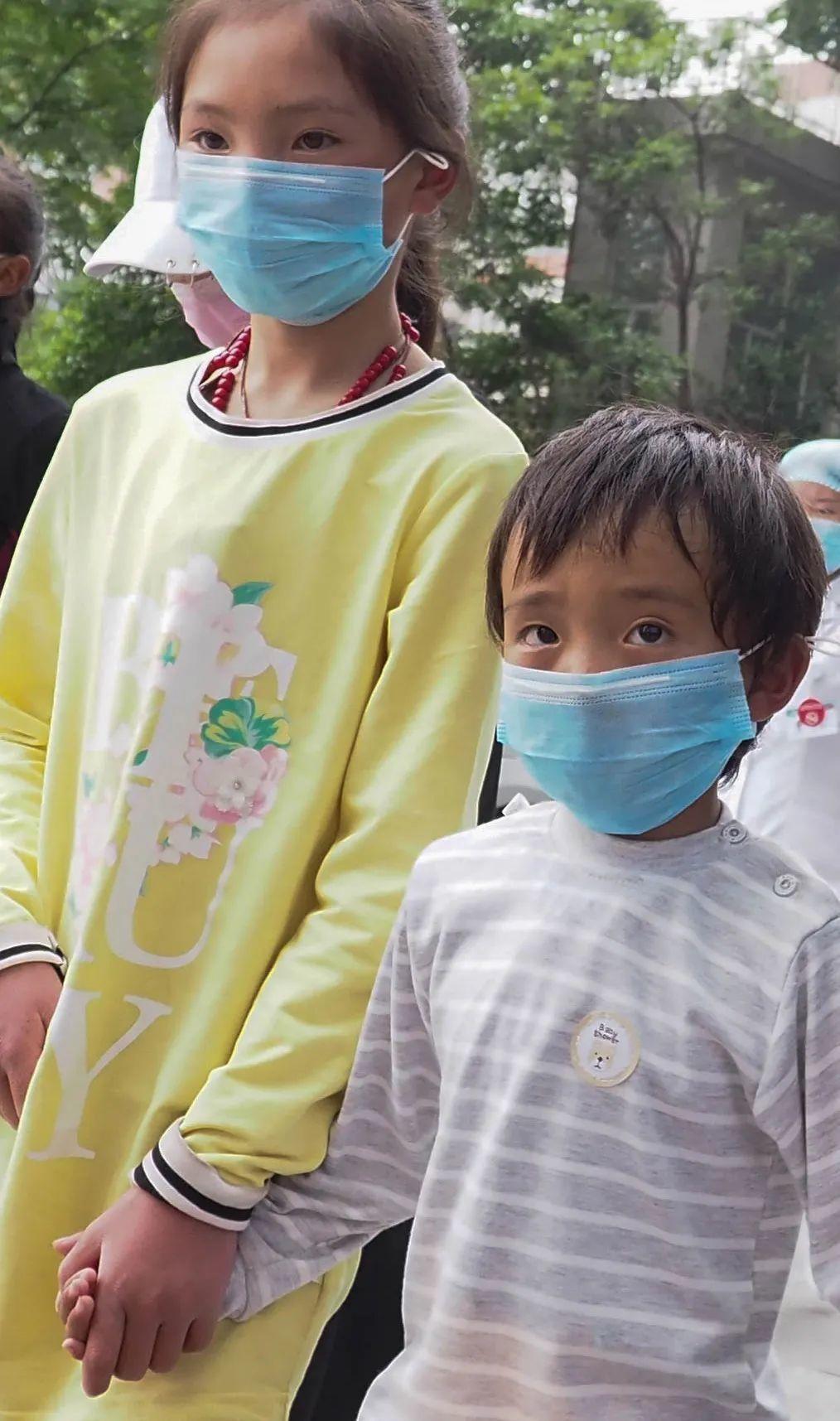 成都商报姐弟俩同患先天性心脏病 12岁姐姐说先救弟弟