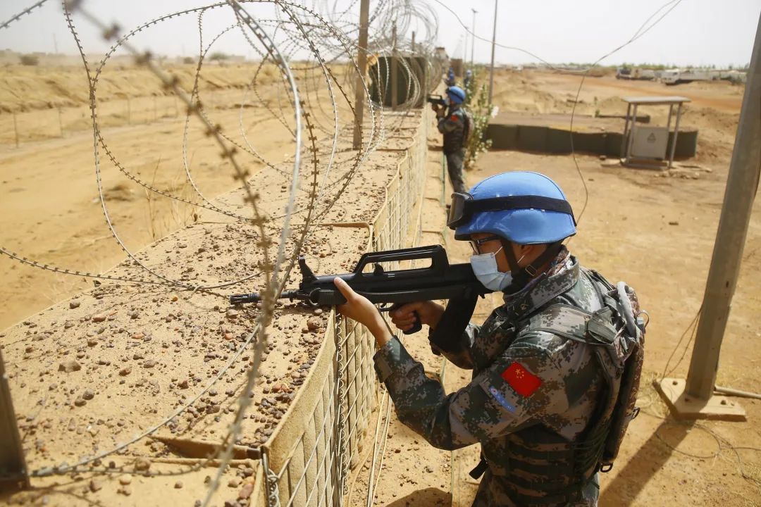 中国第7批赴马里维和工兵分队开展营区综合性防卫演练