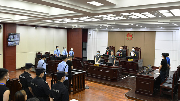 南昌市中级人民法院对邹某红等21人涉黑案公开宣判