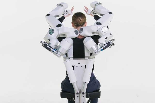 harmonybionics展示可用于中风复健的上身外骨骼