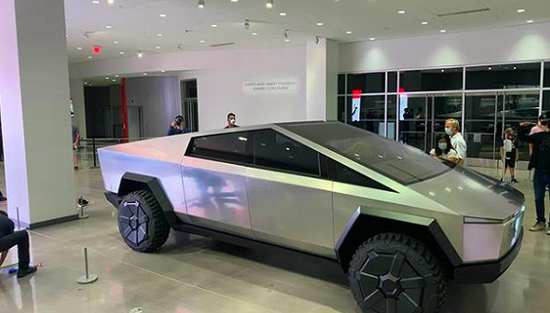 特斯拉把Cybertruck开进博物馆 预计2021年投产