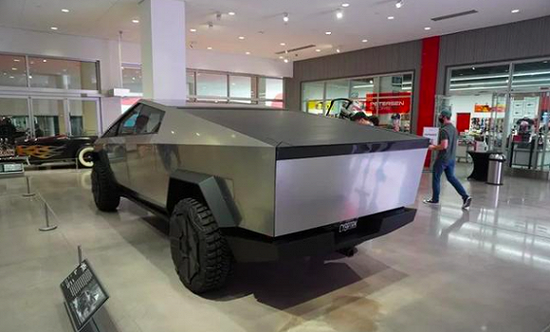 特斯拉把Cybertruck开进博物馆 预计2021年投产