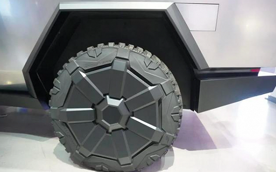 特斯拉把Cybertruck开进博物馆 预计2021年投产