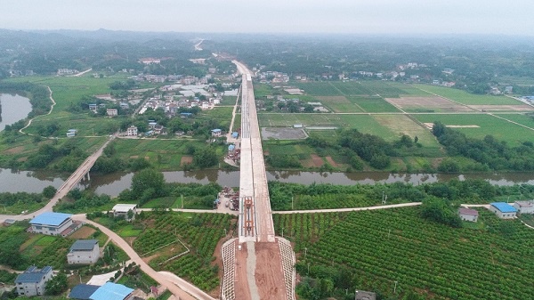 重庆合安高速崇龛琼江大桥全幅贯通图