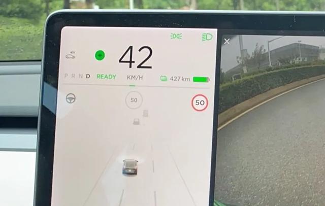 特斯拉正式启用车内摄像头，你距离成为“网红”还有多远？