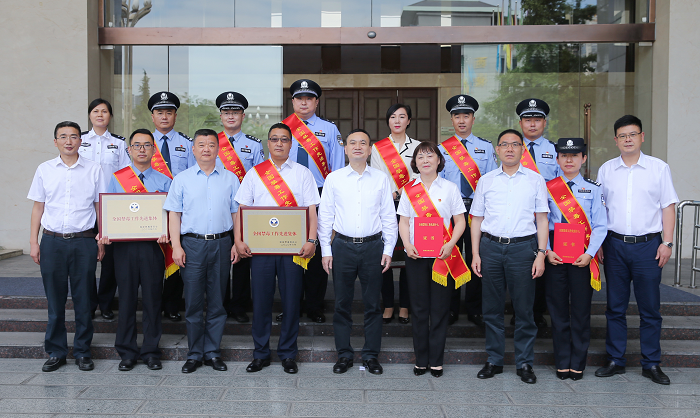 叶寒冰副省长会见我省全国禁毒工作先进集体和先进个人|禁毒|公安厅_新浪新闻