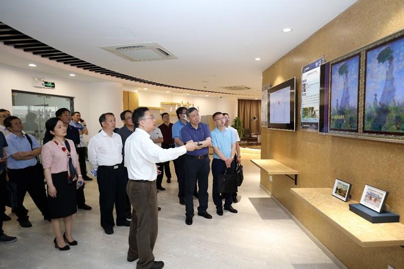 座谈交流前,毛军发和孟光陪同张宏俊,宗文波一行参观了