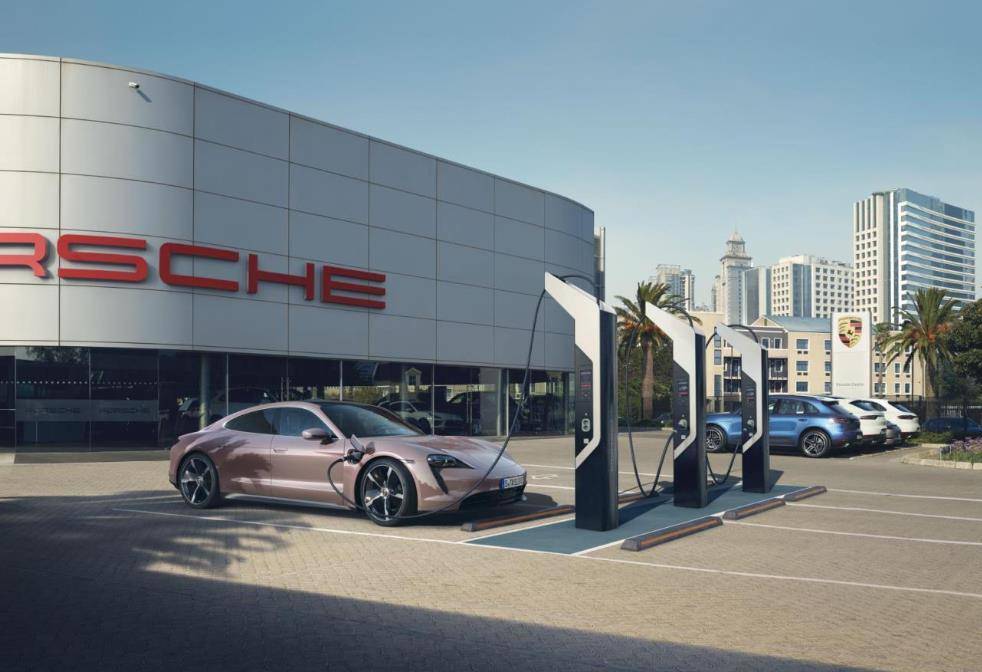 纯电保时捷迎入门级新车，后驱版Taycan预售88.8万起